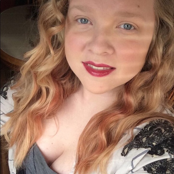 Meet your Posher, Tacy - Picture 2 of 7